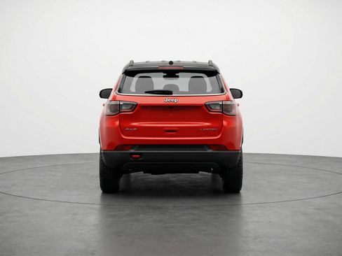 Used 2025 Jeep Compass Trailhawk image 7