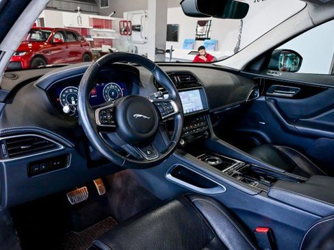 Used 2019 Jaguar F-PACE R-Sport image 19
