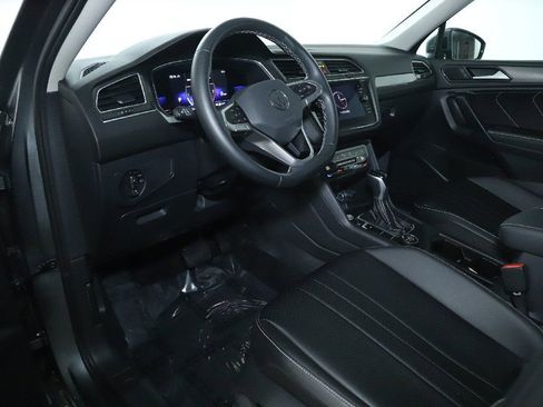 Used 2023 Volkswagen Tiguan SE image 18