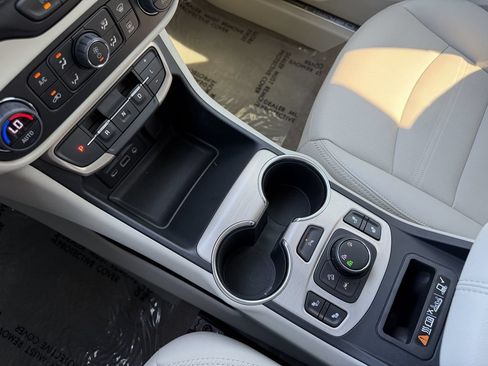 Used 2024 GMC Terrain Denali AWD/4WD image 21