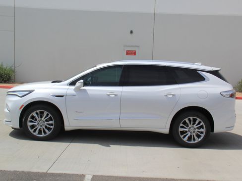 Used 2023 Buick Enclave Avenir w/ Avenir Technology Package image 8
