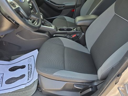 Used 2014 Ford Focus SE FWD image 2