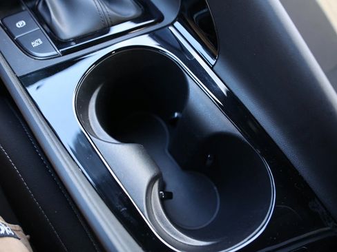 Used 2025 Hyundai Elantra SEL image 33