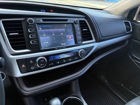 Used 2016 Toyota Highlander XLE FWD image 28