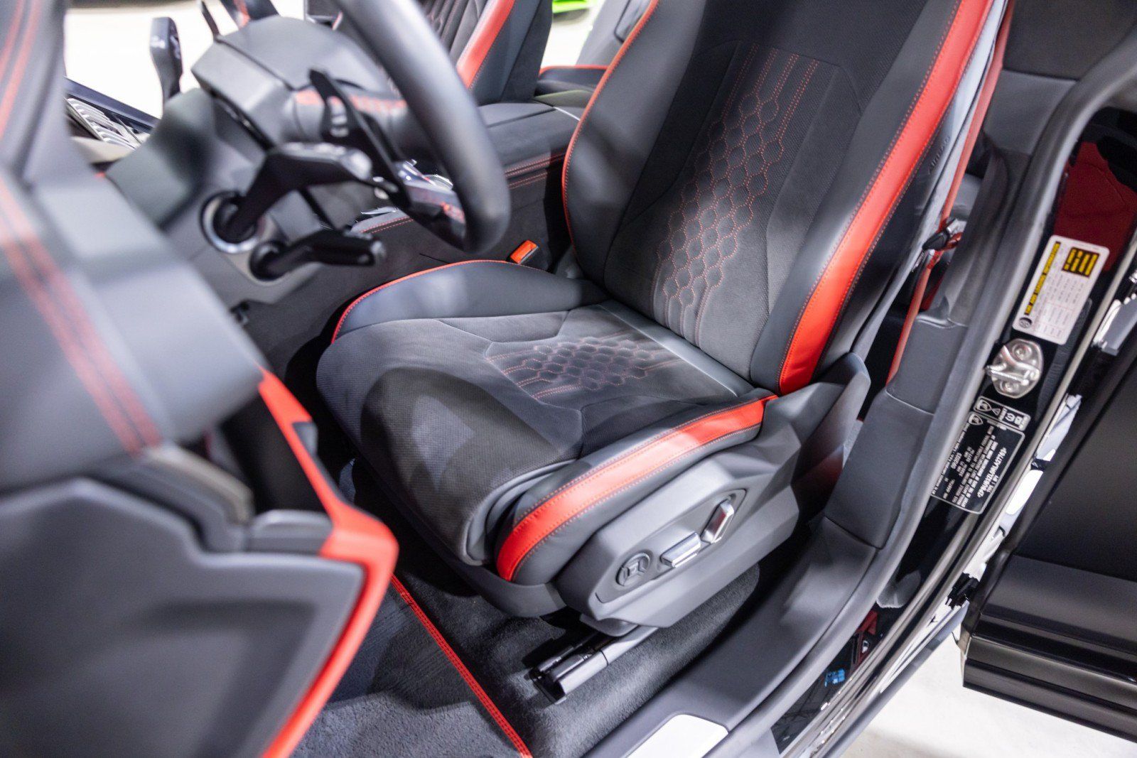 Used 2024 Lamborghini Urus S AWD/4WD image 38