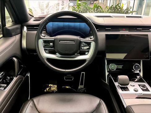 Used 2022 Land Rover Range Rover SE image 10
