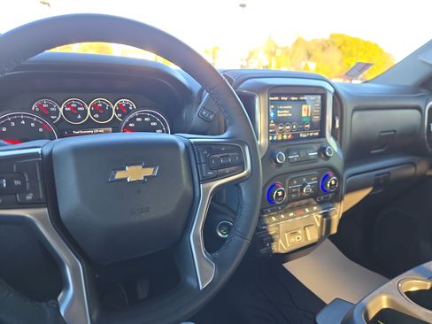 Used 2021 Chevrolet Silverado 1500 LT image 22