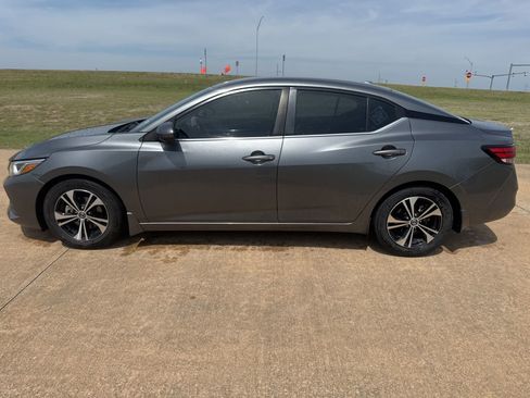 Used 2021 Nissan Sentra SV image 2