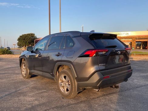 Certified 2022 Toyota RAV4 XLE w/ Convenience Package AWD/4WD image 7
