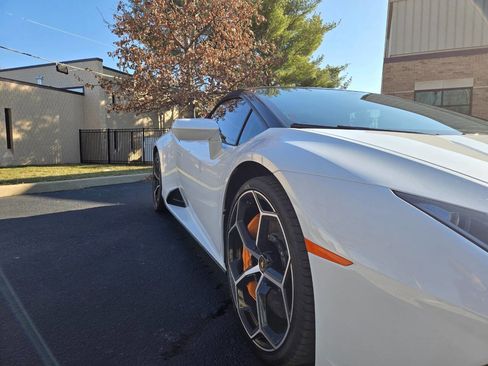 Used 2024 Lamborghini Huracan EVO image 12
