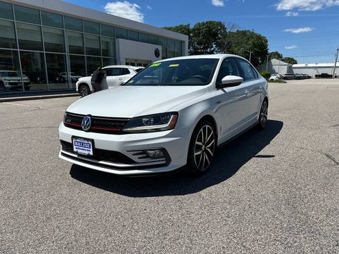 Used 2018 Volkswagen Jetta GLI FWD image 3