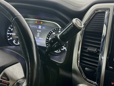 Used 2021 Nissan Titan SV w/ SV Convenience Package image 16