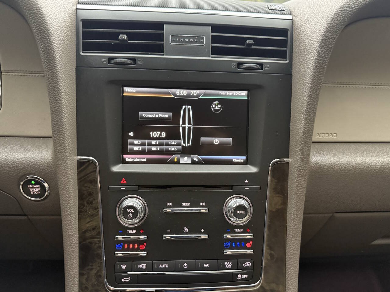 Used 2015 Lincoln Navigator 2WD image 16