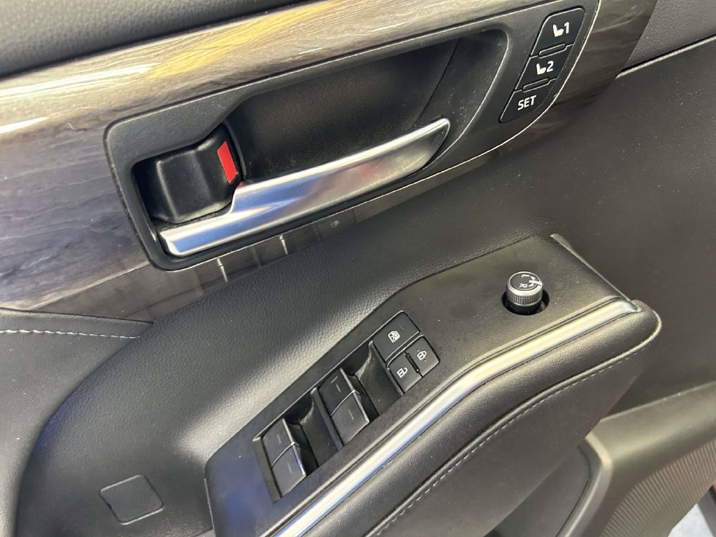Used 2021 Toyota Highlander Platinum AWD/4WD image 17