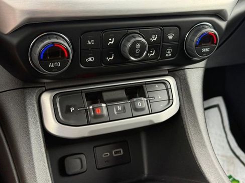 Certified 2023 GMC Acadia SLE FWD image 19