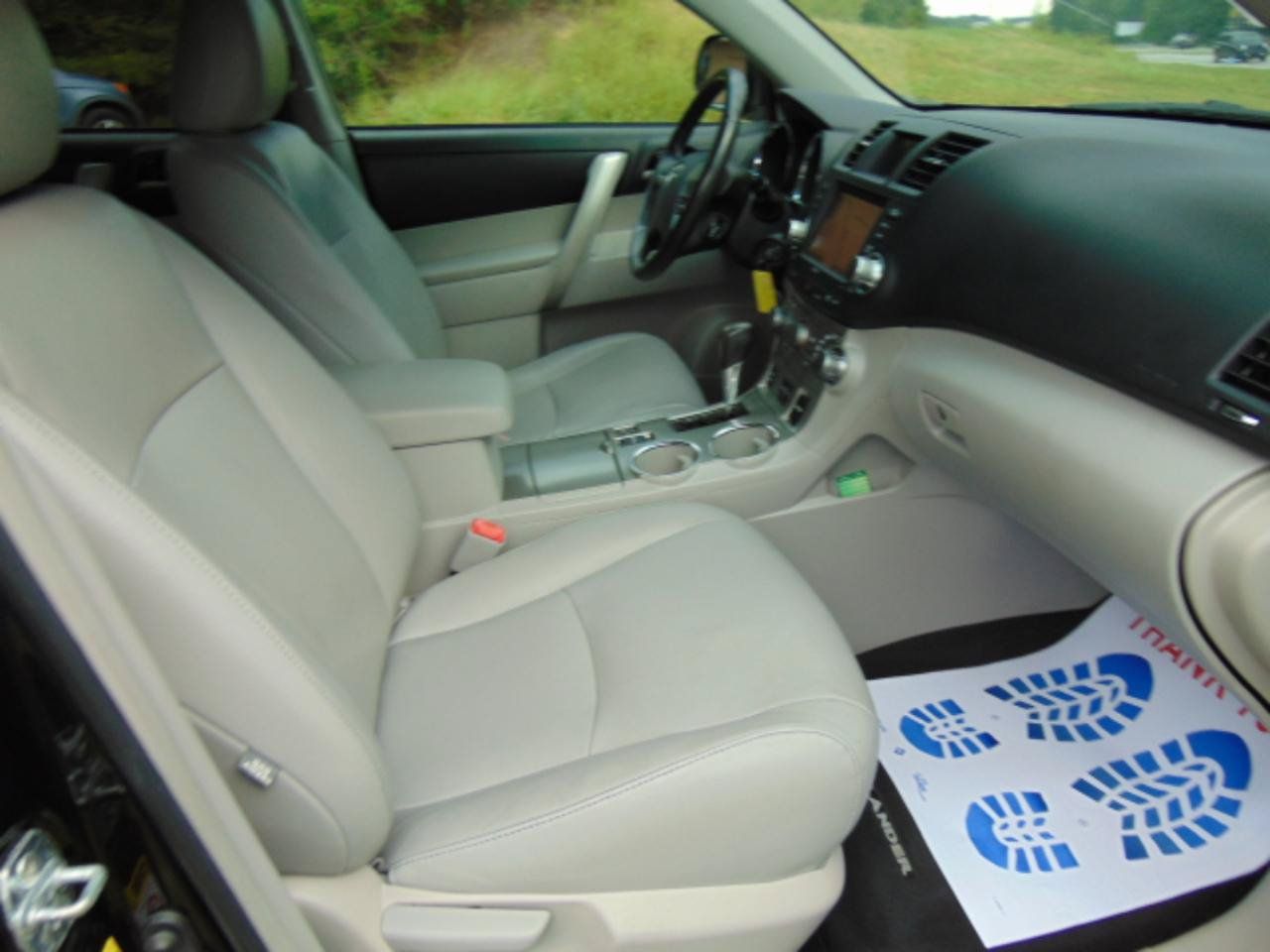 Used 2012 Toyota Highlander SE w/ Tow Pkg AWD/4WD image 7