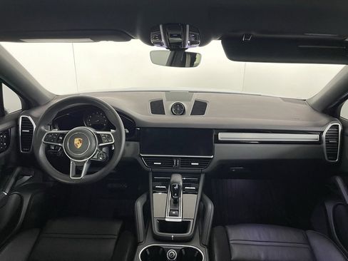 Certified 2023 Porsche Cayenne Platinum Edition image 25