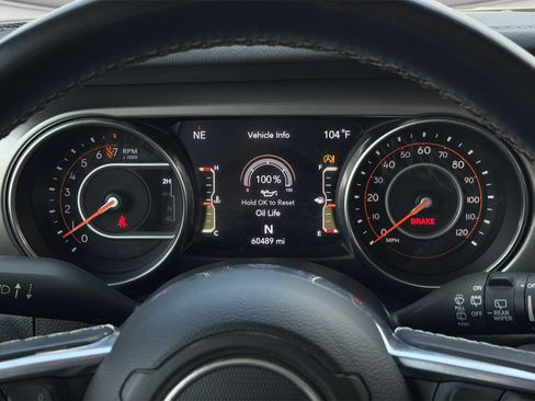 Used 2020 Jeep Wrangler Unlimited Sahara AWD/4WD image 12