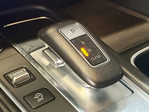 Used 2023 INFINITI QX60 Sensory w/ Vision Package AWD/4WD image 17