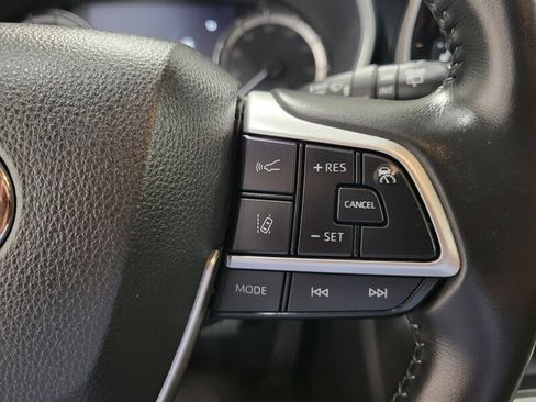Used 2024 Toyota Highlander XLE AWD/4WD image 31