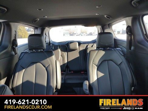 New 2026 Chrysler Pacifica Select w/ S Appearance Package image 23