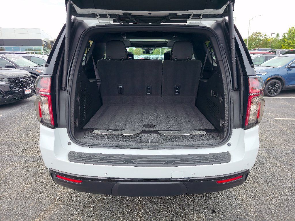 Certified 2023 Chevrolet Suburban Z71 w/ Luxury Package AWD/4WD image 29