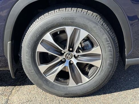 Used 2023 Toyota Highlander XLE image 7