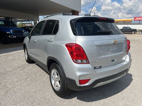 Used 2022 Chevrolet Trax LT w/ LT Convenience Package image 7