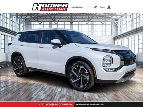 Used 2024 Mitsubishi Outlander SE Black Edition FWD image 1