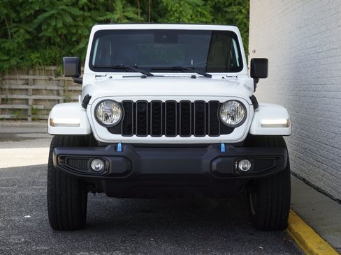 Used 2024 Jeep Wrangler Unlimited AWD/4WD image 11