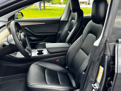 Used 2022 Tesla Model 3 Standard Range RWD image 5