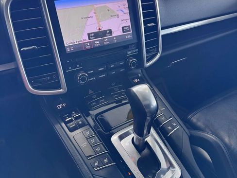 Used 2018 Porsche Cayenne Platinum Edition image 30