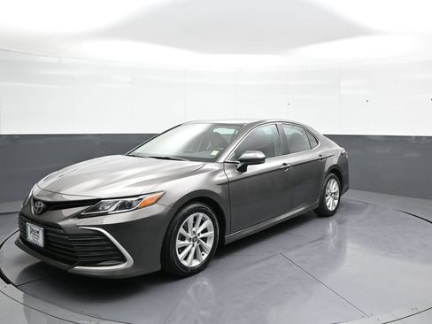 Used 2021 Toyota Camry LE AWD/4WD image 1