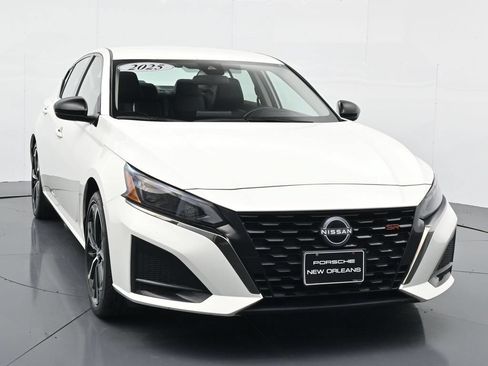 Used 2025 Nissan Altima 2.5 SR FWD image 10