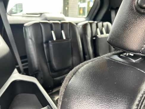 Used 2017 Ford Explorer XLT w/ Equipment Group 202A AWD/4WD image 13