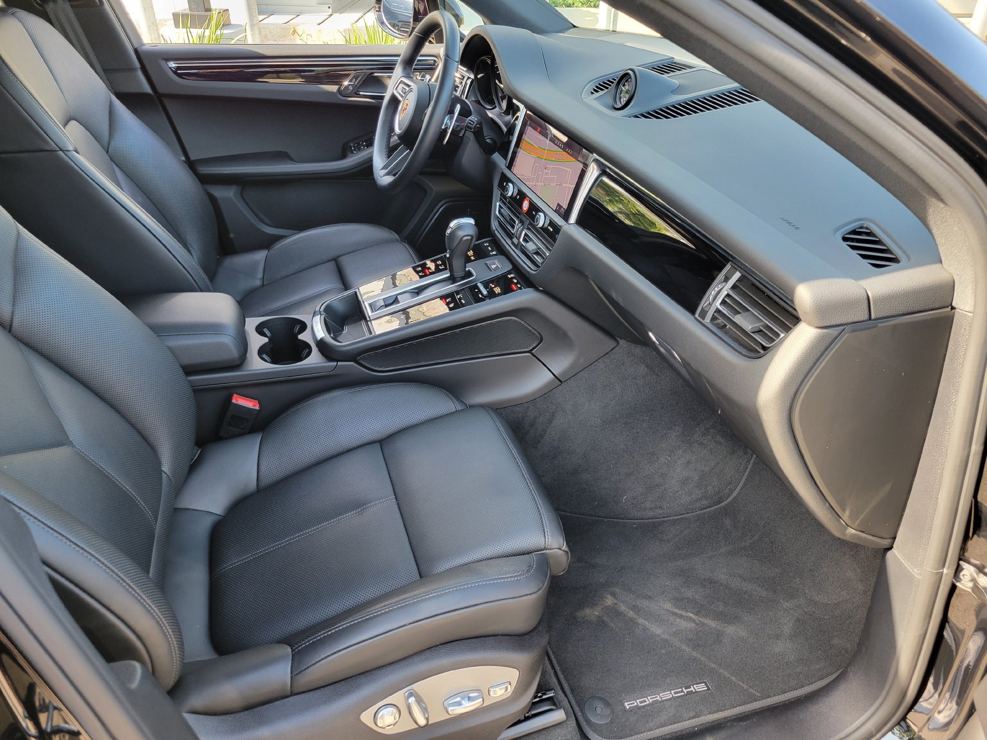 Used 2026 Porsche Macan AWD/4WD image 27