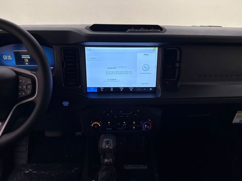 New 2025 Ford Bronco Base image 17