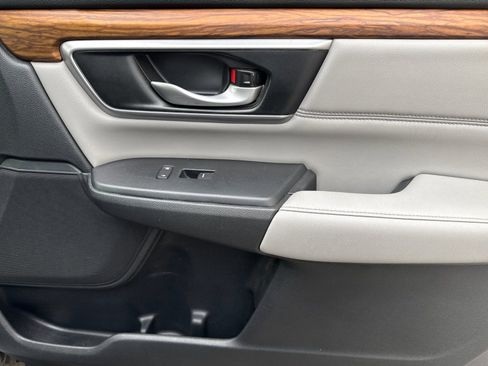 Used 2018 Honda CR-V Touring image 19