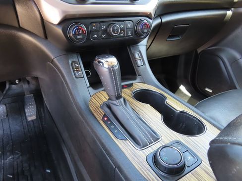 Used 2019 GMC Acadia Denali w/ Technology Package AWD/4WD image 25