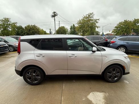 Used 2021 Kia Soul S image 8