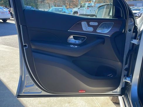 Certified 2025 Mercedes-Benz GLS 450 4MATIC image 10