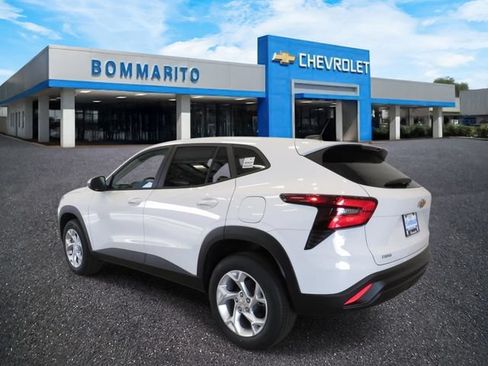 New 2026 Chevrolet Trax LS w/ LS Convenience Package FWD image 3