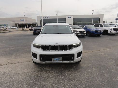 Used 2022 Jeep Grand Cherokee Overland w/ Luxury Tech Group IV AWD/4WD image 5