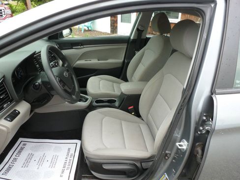 Used 2018 Hyundai Elantra SE FWD image 17