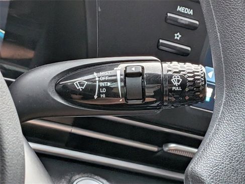 Used 2022 Hyundai Elantra SEL image 28