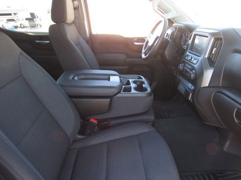 Used 2024 Chevrolet Silverado 1500 Custom Trail Boss w/ LPO, Dark Essentials Package image 9