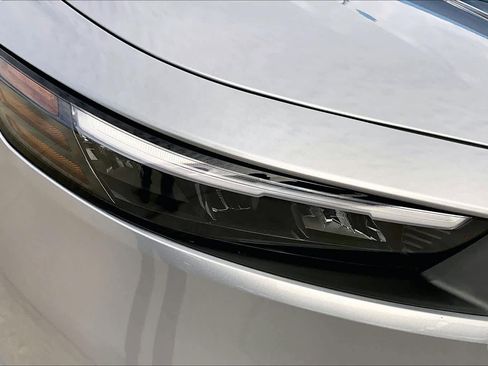 Used 2025 Honda Accord SE image 27