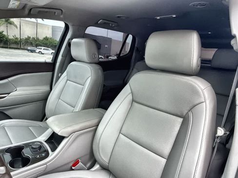 Used 2023 GMC Acadia SLT w/ Technology Package FWD image 14