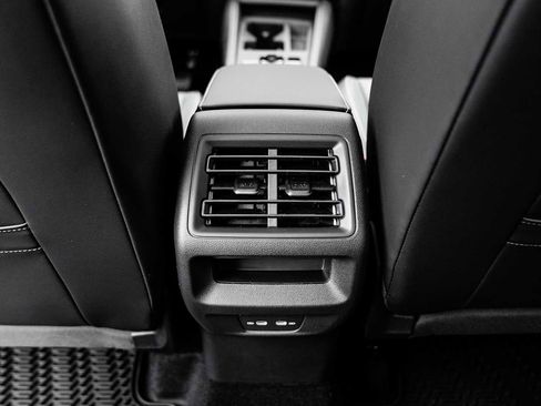 New 2026 Volkswagen Tiguan SE image 39