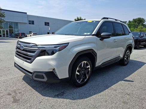 Certified 2025 Subaru Forester Limited AWD/4WD image 3